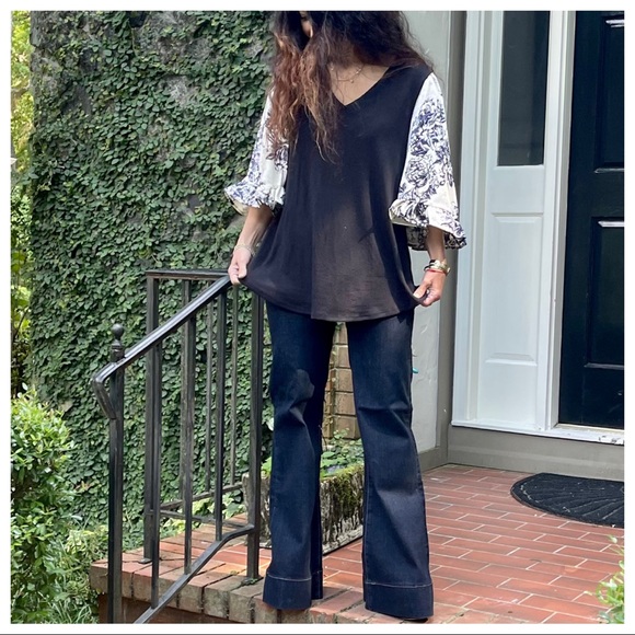 Fabulous color contrast tunic with floral sleeves - Picture 6 of 7